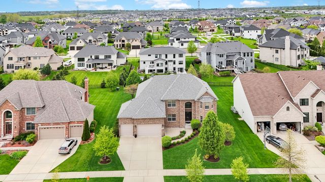 4231 Honey Locust Drive, Naperville, IL 60564