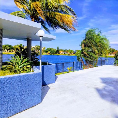 877 NE 195th St 318, Miami, FL 33179