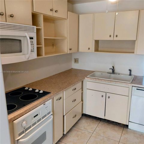 877 NE 195th St 318, Miami, FL 33179