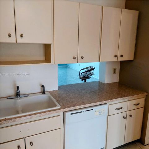 877 NE 195th St 318, Miami, FL 33179