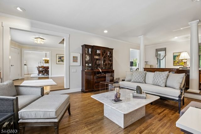 11 Maywood Ct, North Caldwell Boro, NJ 07006
