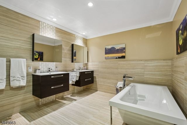 11 Maywood Ct, North Caldwell Boro, NJ 07006