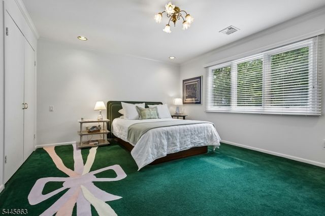 11 Maywood Ct, North Caldwell Boro, NJ 07006