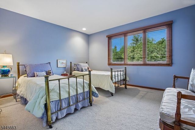 11 Maywood Ct, North Caldwell Boro, NJ 07006