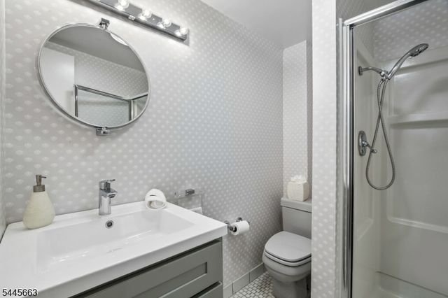 11 Maywood Ct, North Caldwell Boro, NJ 07006