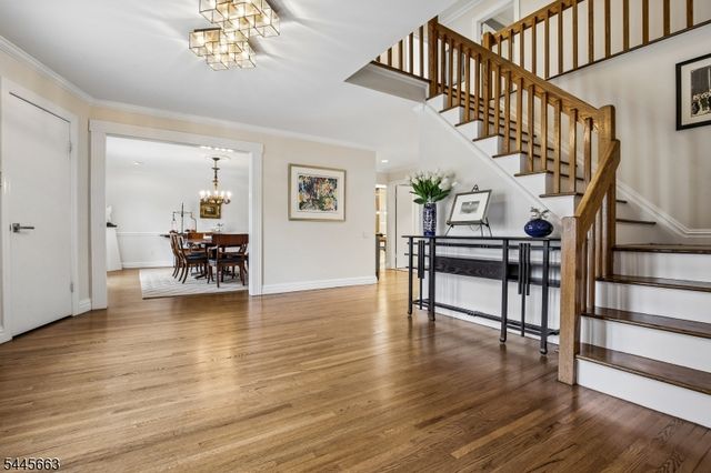 11 Maywood Ct, North Caldwell Boro, NJ 07006
