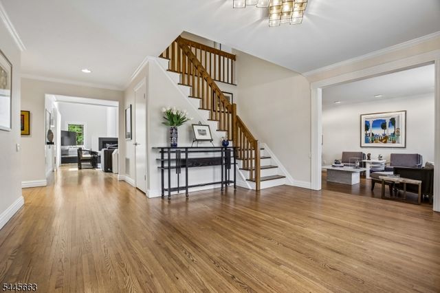11 Maywood Ct, North Caldwell Boro, NJ 07006