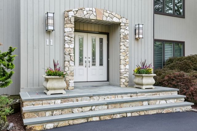 11 Maywood Ct, North Caldwell Boro, NJ 07006