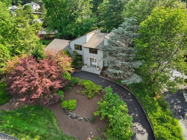 11 Maywood Ct, North Caldwell Boro, NJ 07006