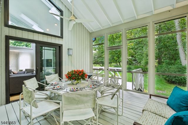 11 Maywood Ct, North Caldwell Boro, NJ 07006