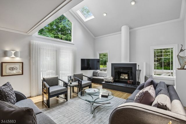 11 Maywood Ct, North Caldwell Boro, NJ 07006