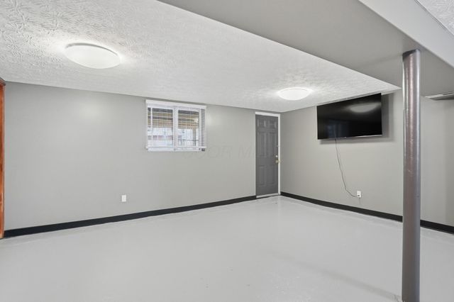 1905 Woodcrest Road, Columbus, OH 43232