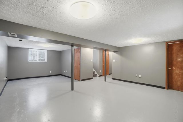 1905 Woodcrest Road, Columbus, OH 43232