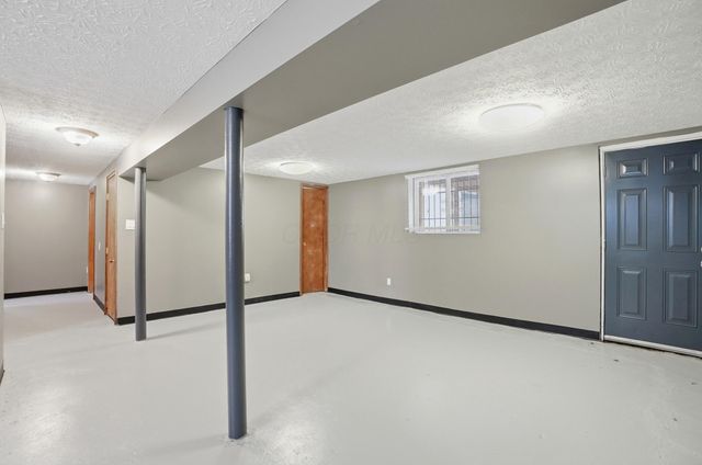 1905 Woodcrest Road, Columbus, OH 43232