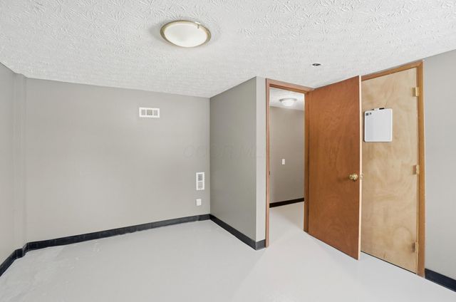 1905 Woodcrest Road, Columbus, OH 43232