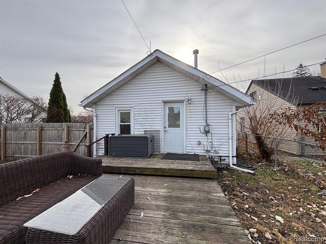 2145 Browning Street, Fenton, MI 48220