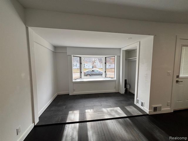 2145 Browning Street, Fenton, MI 48220