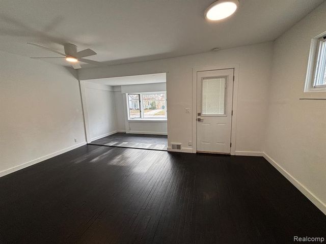 2145 Browning Street, Fenton, MI 48220