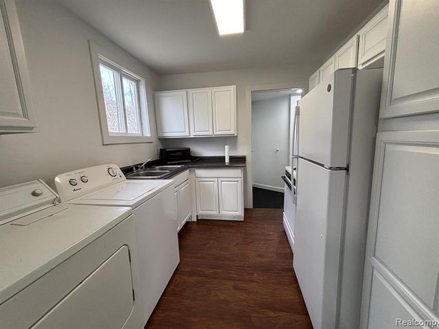 2145 Browning Street, Fenton, MI 48220