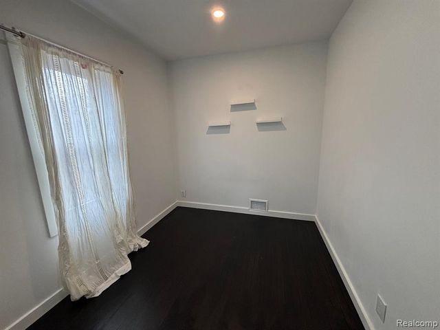 2145 Browning Street, Fenton, MI 48220