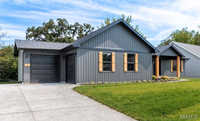 10 Pershing Circle, O'fallon, MO 63366