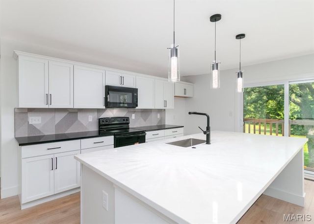 10 Pershing Circle, O'fallon, MO 63366