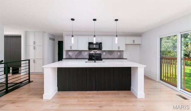 10 Pershing Circle, O'fallon, MO 63366