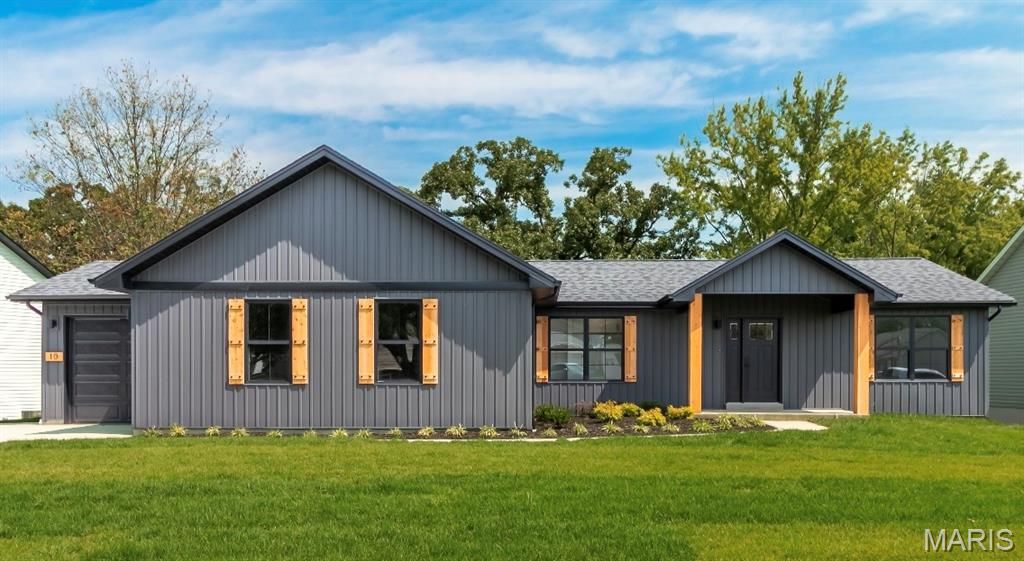 10 Pershing Circle, O'fallon, MO 63366