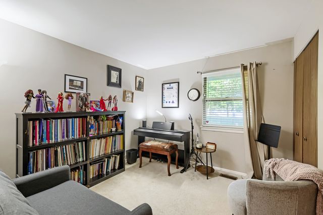 75 LARCH Court Z1, Schaumburg, IL 60193