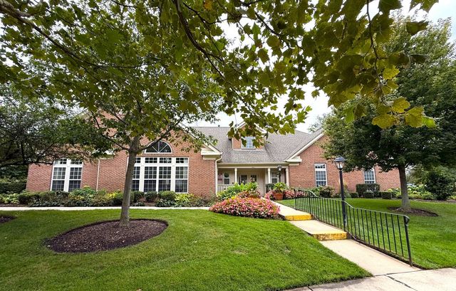 75 LARCH Court Z1, Schaumburg, IL 60193
