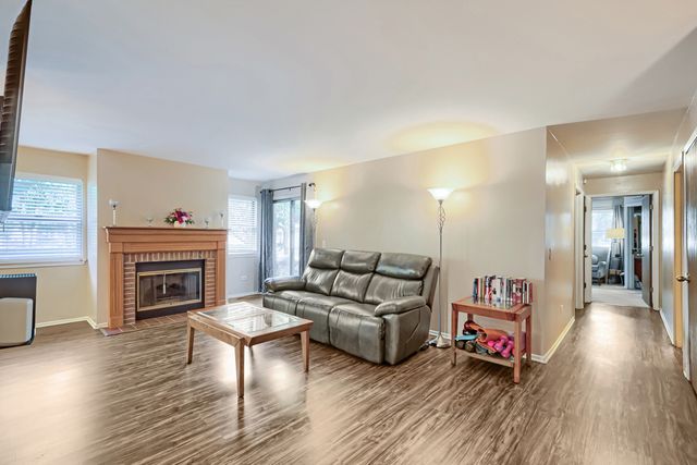 75 LARCH Court Z1, Schaumburg, IL 60193