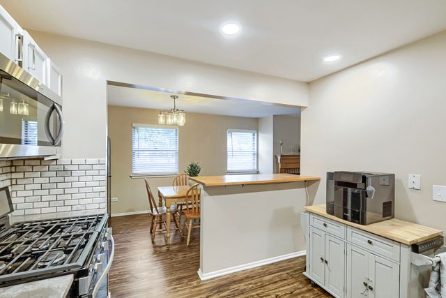 75 LARCH Court Z1, Schaumburg, IL 60193