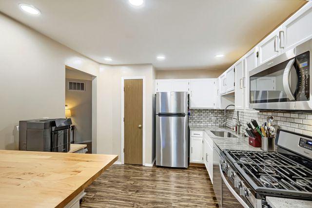 75 LARCH Court Z1, Schaumburg, IL 60193