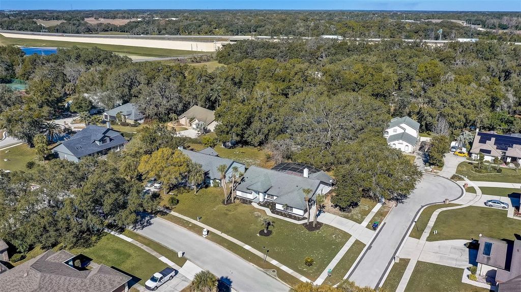 Image 12 of property listing at 7015 OAKMORE LANE, Orlando, FL 32818