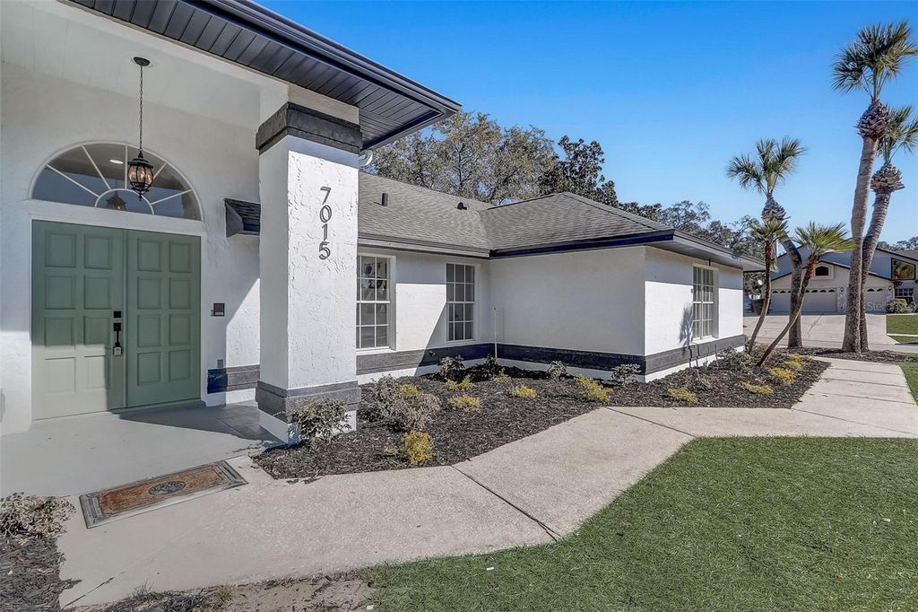 Image 15 of property listing at 7015 OAKMORE LANE, Orlando, FL 32818