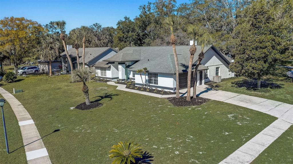 Image 16 of property listing at 7015 OAKMORE LANE, Orlando, FL 32818