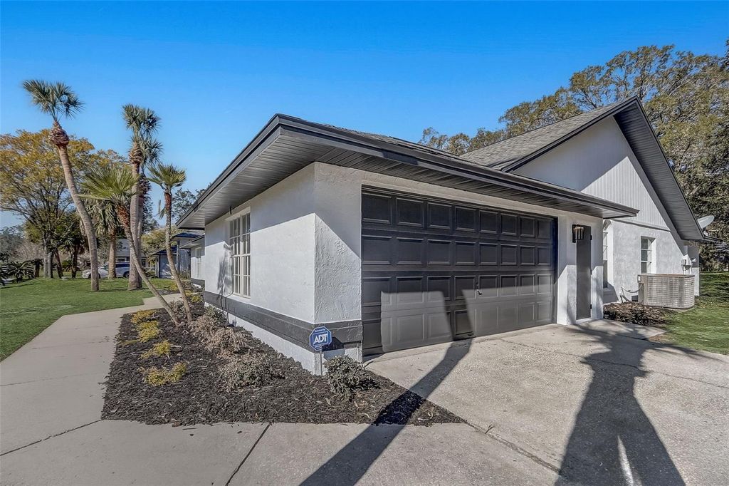 Image 22 of property listing at 7015 OAKMORE LANE, Orlando, FL 32818