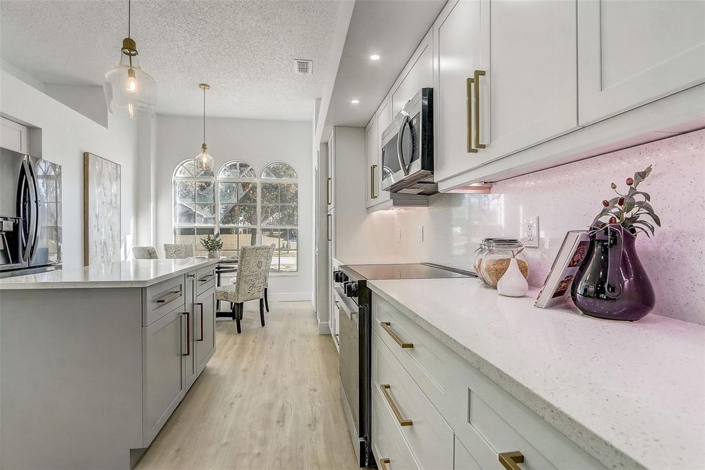 Image 33 of property listing at 7015 OAKMORE LANE, Orlando, FL 32818