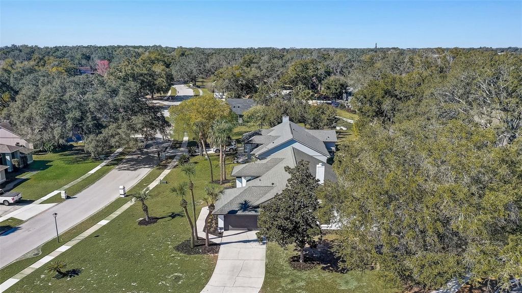 Image 5 of property listing at 7015 OAKMORE LANE, Orlando, FL 32818