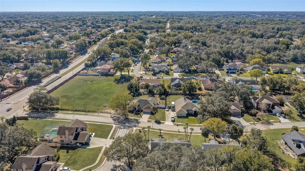 Image 8 of property listing at 7015 OAKMORE LANE, Orlando, FL 32818