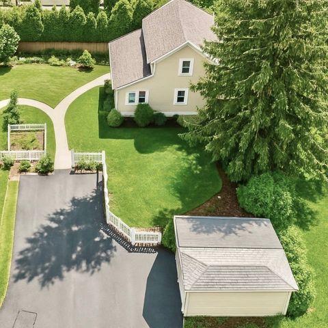39 Twitchell R, Wellesley, MA 02482