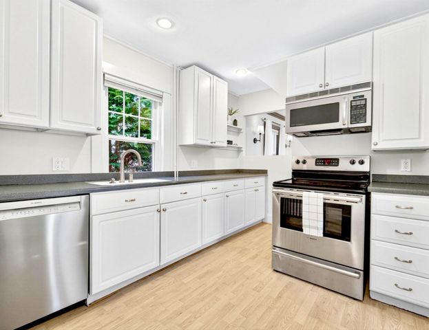 39 Twitchell R, Wellesley, MA 02482