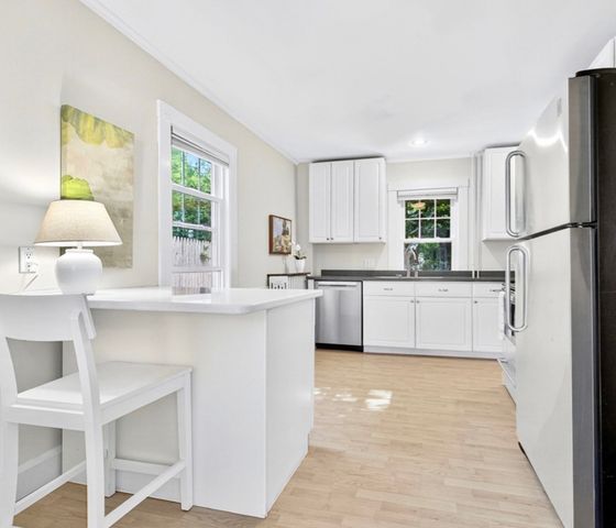 39 Twitchell R, Wellesley, MA 02482