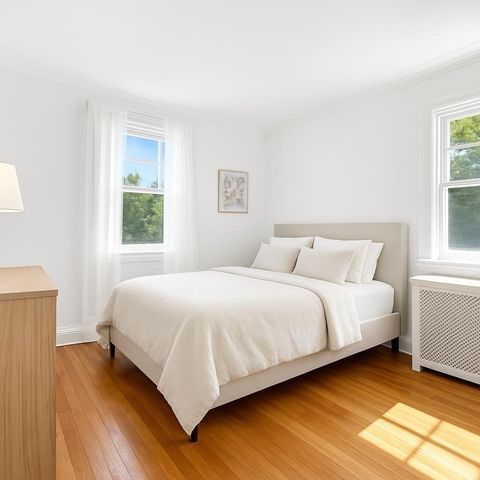 39 Twitchell R, Wellesley, MA 02482