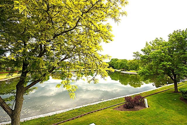 27W705 Windermere Road 3008, Winfield, IL 60190
