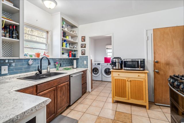 768 W Newgrove Street, Lancaster, CA 93534