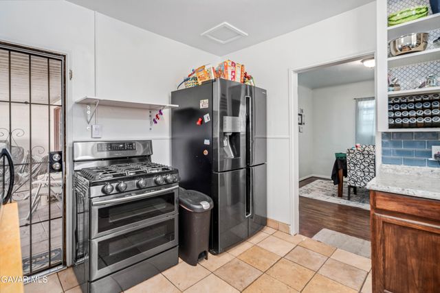 768 W Newgrove Street, Lancaster, CA 93534