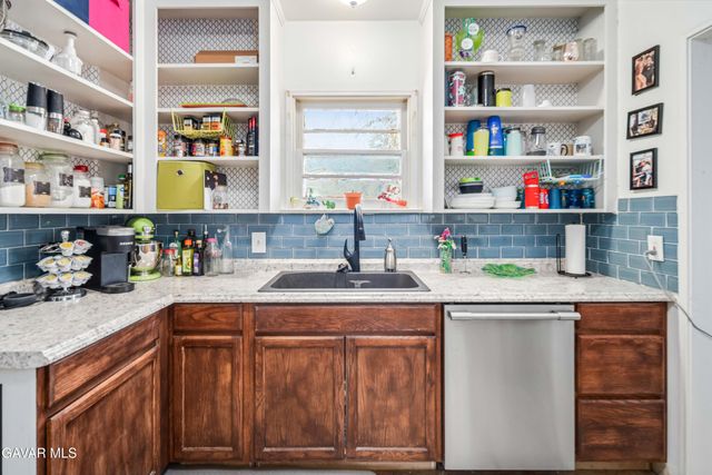 768 W Newgrove Street, Lancaster, CA 93534