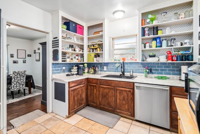 768 W Newgrove Street, Lancaster, CA 93534