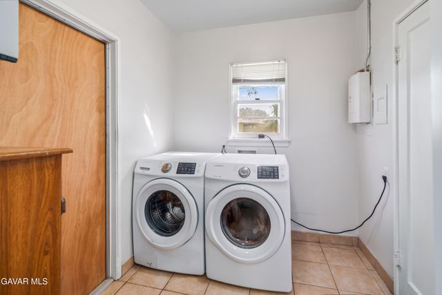 768 W Newgrove Street, Lancaster, CA 93534
